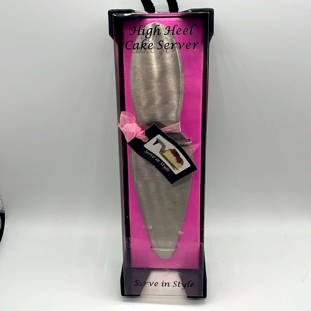 Cake & Pie Server - stainless Steel removable magnetic heel NWT